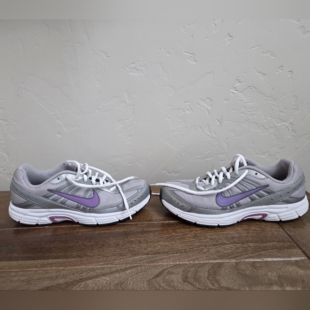 Nike Women's Dart 8 Athletic Shoes in Gray and Purple - Picture 6 of 11